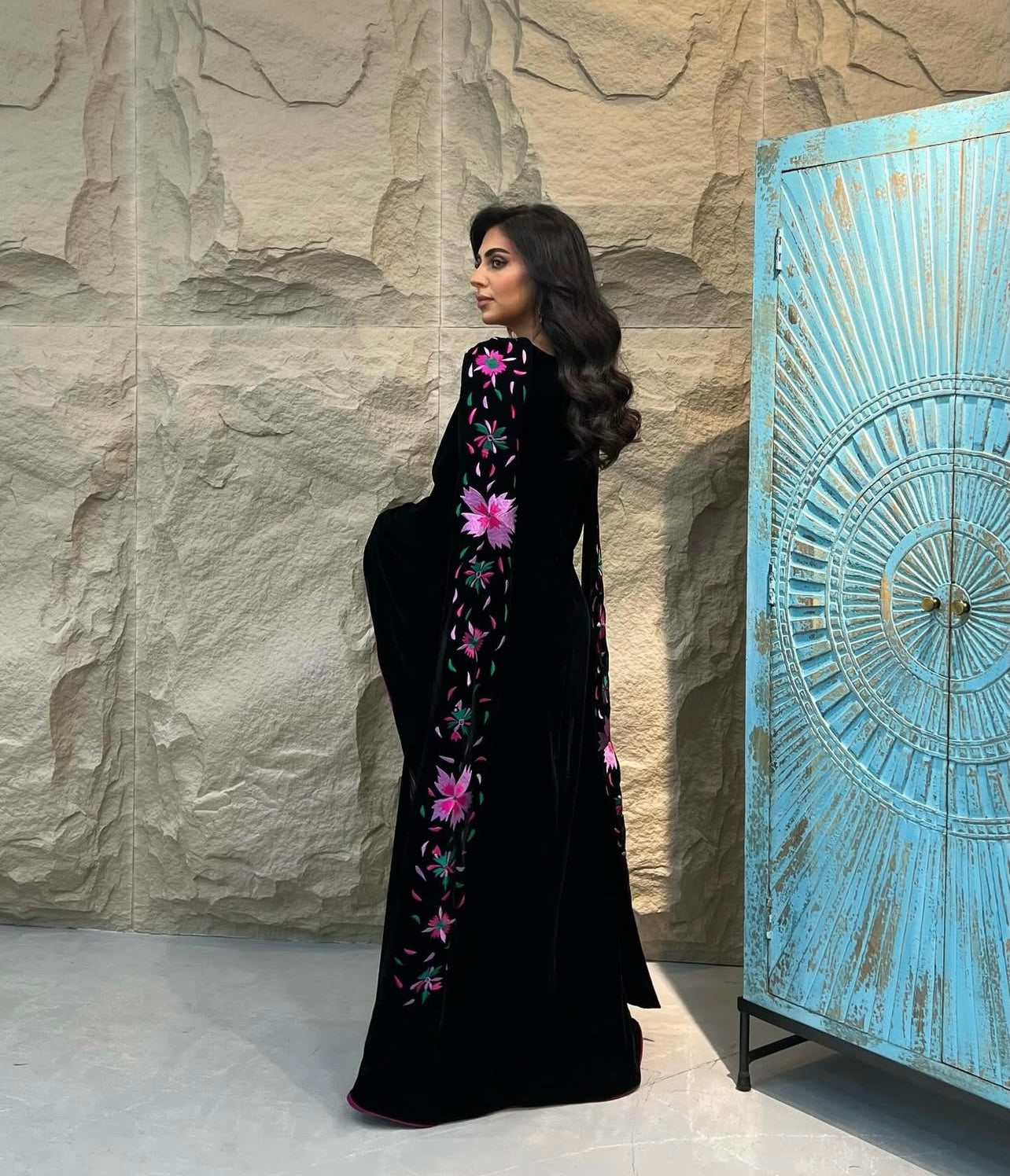 Velvet Black Jalabeya With An Embroidered Shawl