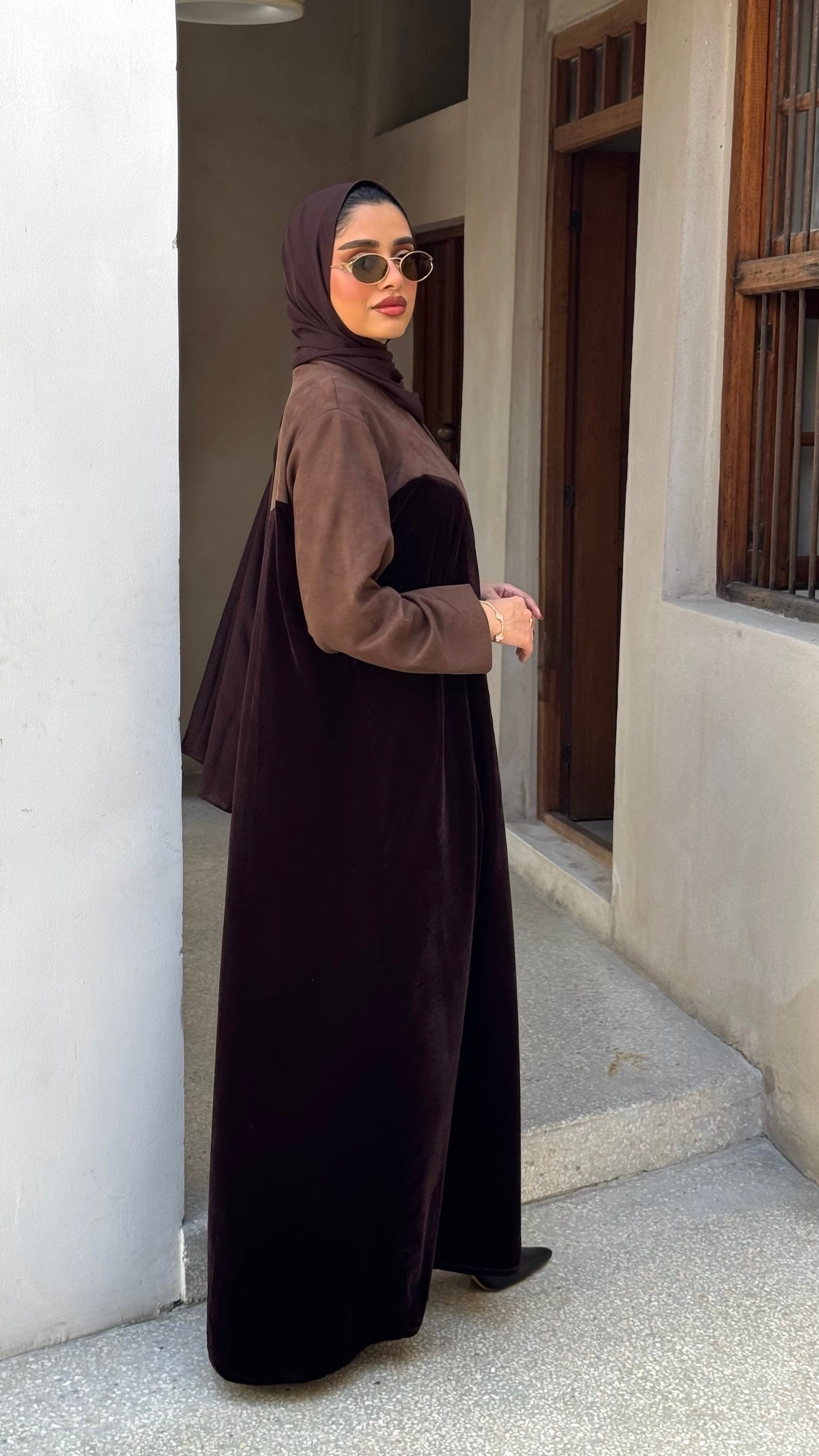 Brown Shamwa And Velvet Abaya