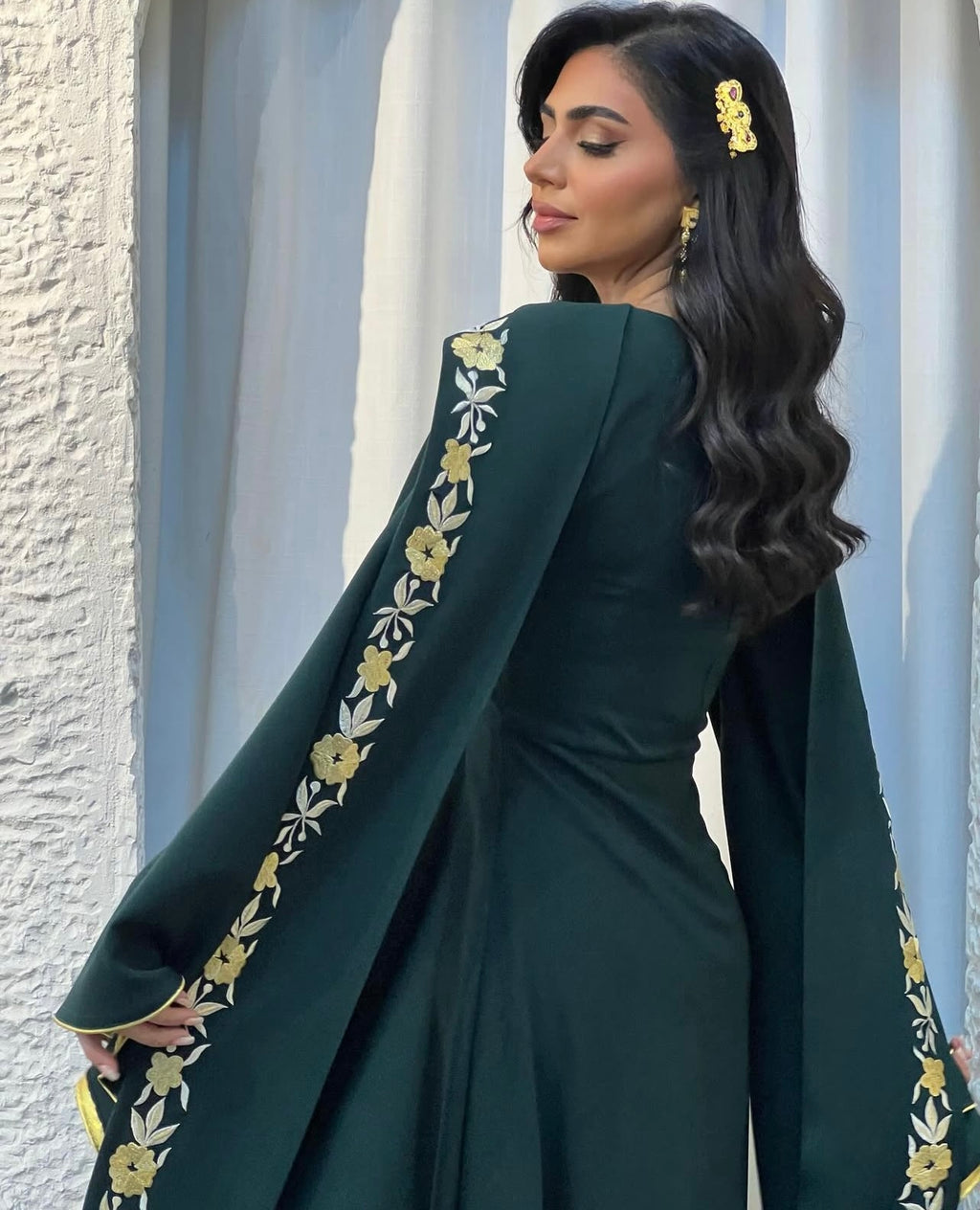 Crepe Jalabeya With Embroidery Shawl