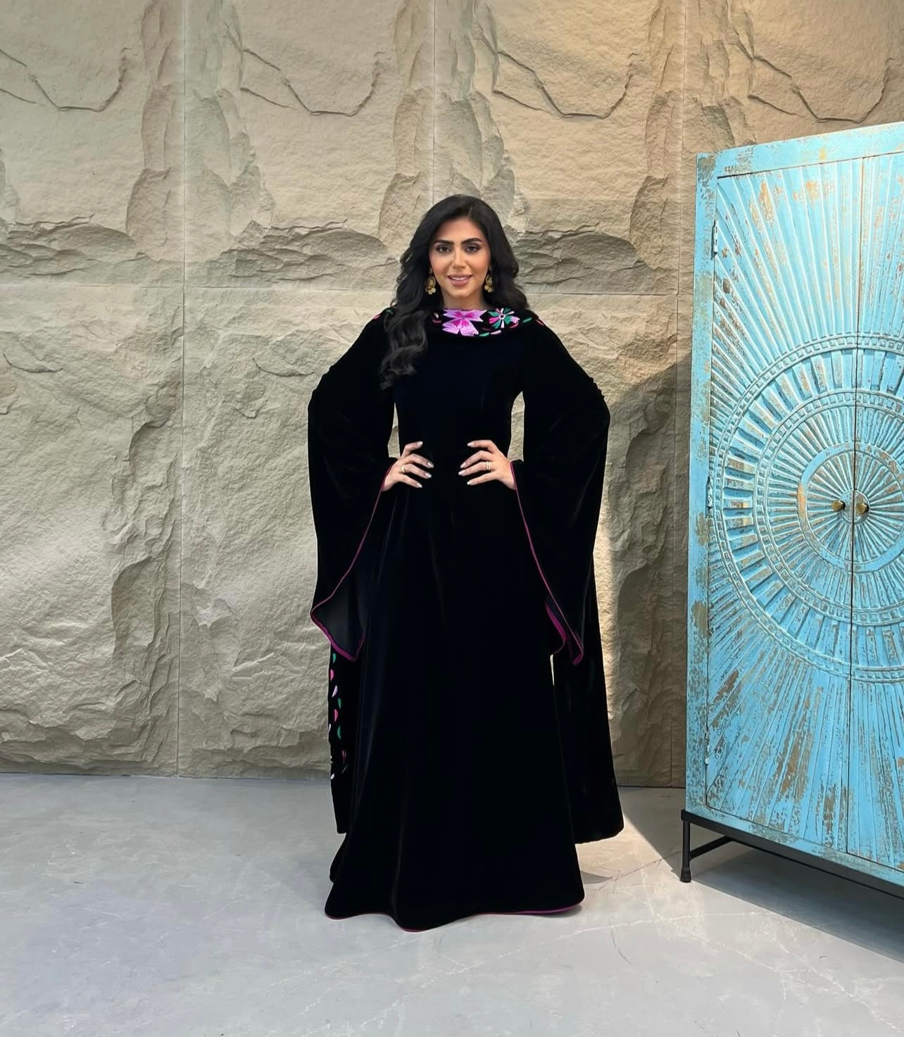 Velvet Black Jalabeya With An Embroidered Shawl