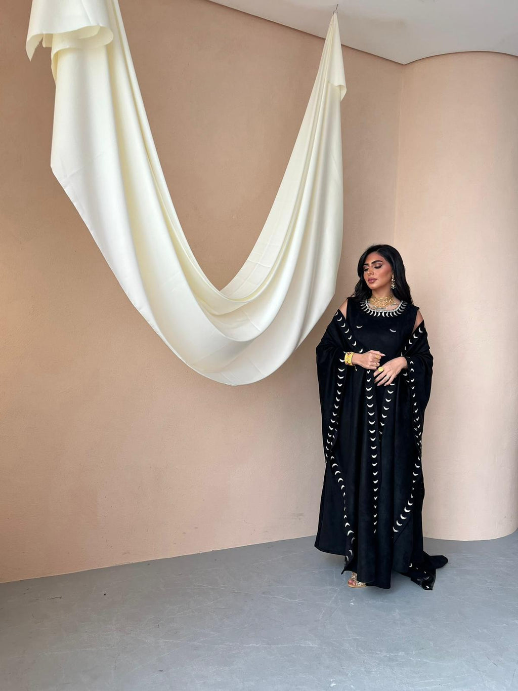 Black Jalabeya Shamwa – Half Moon Design